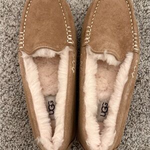 Brand New UGG Women’s Ansley Slippers in Chesnut, size 6